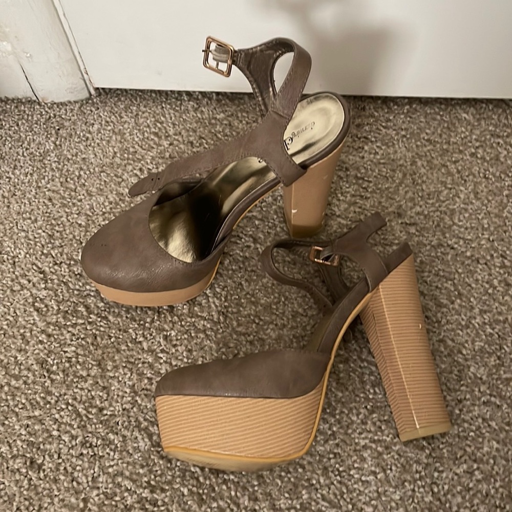 Charming Charlie’s size 8 brown and tan heels!